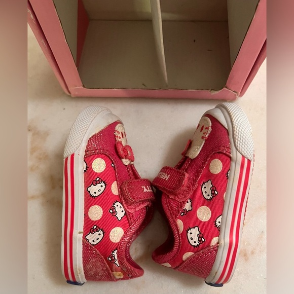 Hello Kitty Kids Sneakers - Red and White - Picture 5 of 10